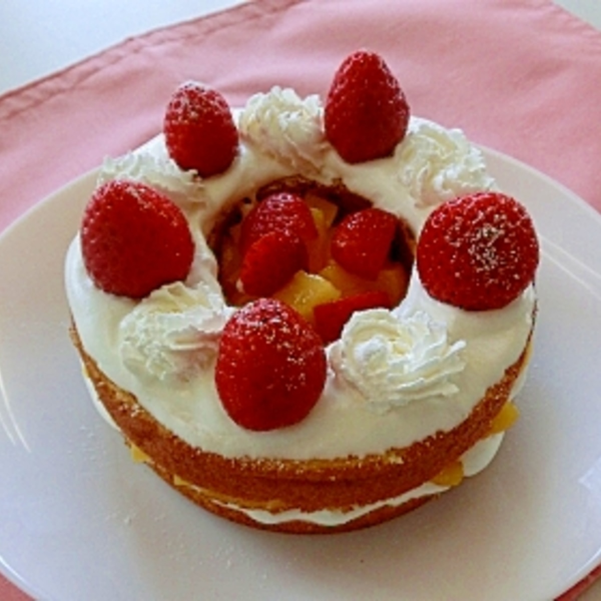 バームクーヘンで いちごのクリスマスケーキ レシピ 作り方 By ゆず茶55 楽天レシピ バームクーヘンで いちごのクリスマスケーキ レシピ 作り方 By ゆず茶55 楽天レシピ
